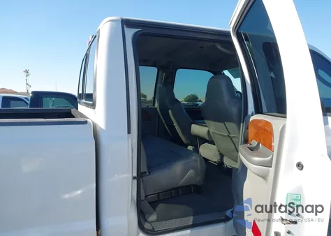 2003 Ford F-250 Lariat/Xl/Xlt z USA, uszkodzony, nr VIN 1FTNW21P13EC27152